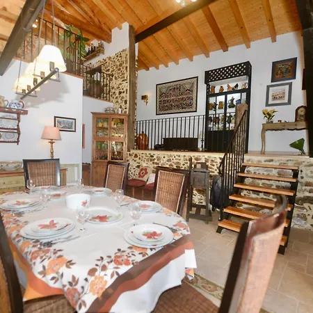 בית נופש Riverside - Lovely River-view 3 Bedroom House דורנס