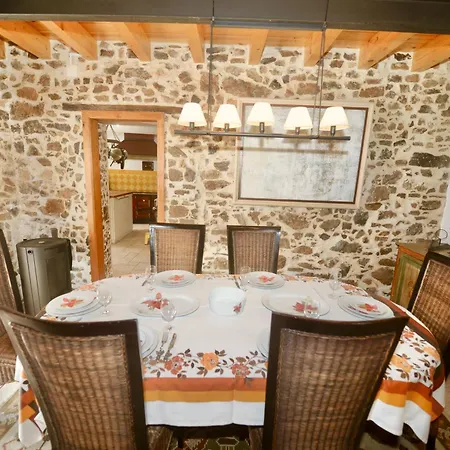 Riverside - Lovely River-view 3 Bedroom House בית נופש *