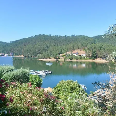 Riverside - Lovely River-view 3 Bedroom House Dornes