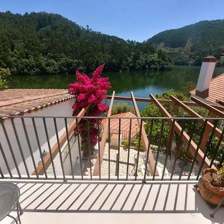 Riverside - Lovely River-view 3 Bedroom House *