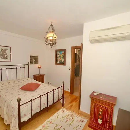 בית נופש Riverside - Lovely River-view 3 Bedroom House