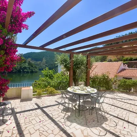 Holiday home Riverside - Lovely River-view 3 Bedroom House Dornes