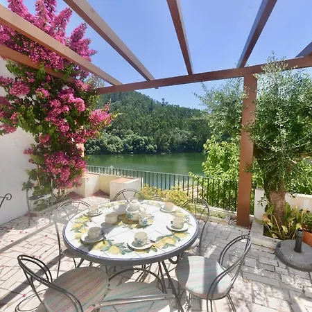 Riverside - Lovely River-view 3 Bedroom House *