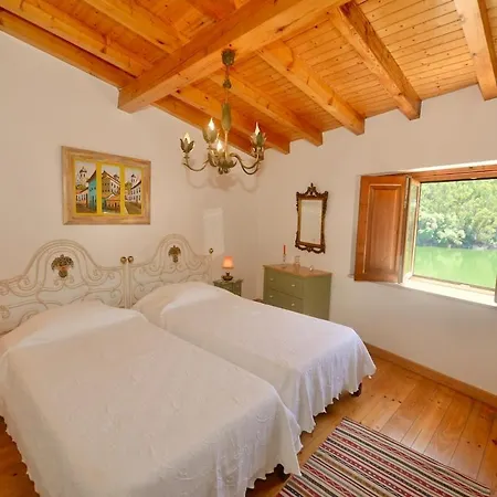 Riverside - Lovely River-view 3 Bedroom House