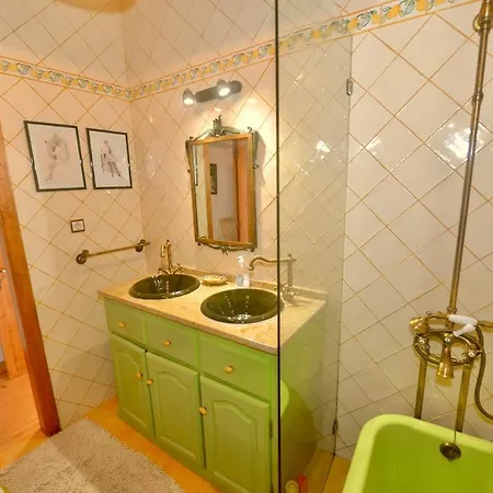 Holiday home Riverside - Lovely River-view 3 Bedroom House