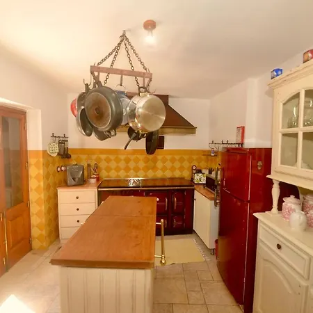 Riverside - Lovely River-view 3 Bedroom House 別荘 *