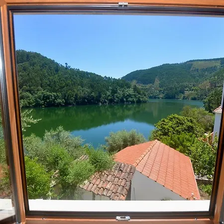 Riverside - Lovely River-view 3 Bedroom House *