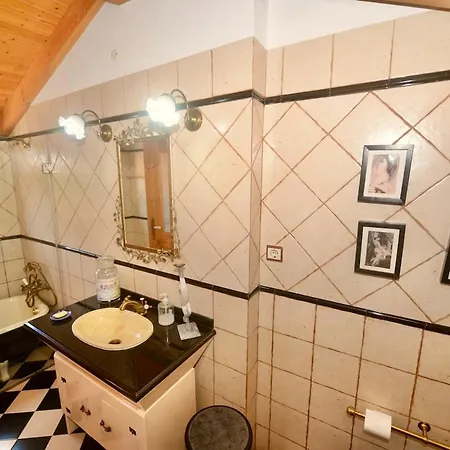 Riverside - Lovely River-view 3 Bedroom House