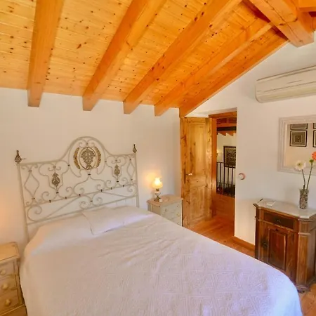 בית נופש Riverside - Lovely River-view 3 Bedroom House *