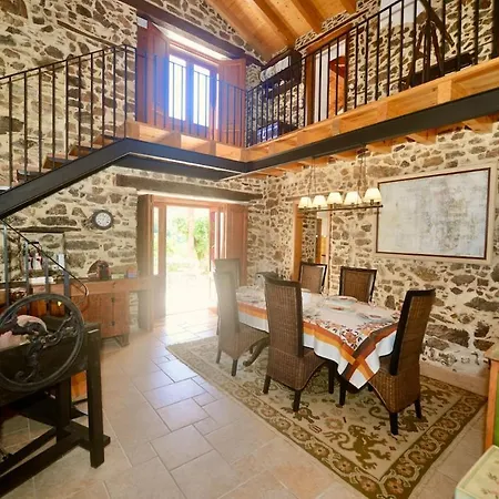 Riverside - Lovely River-view 3 Bedroom House Dornes