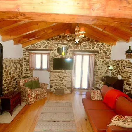 Holiday home Riverside - Lovely River-view 3 Bedroom House