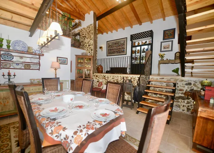 別荘 Riverside - Lovely River-view 3 Bedroom House ドルネス