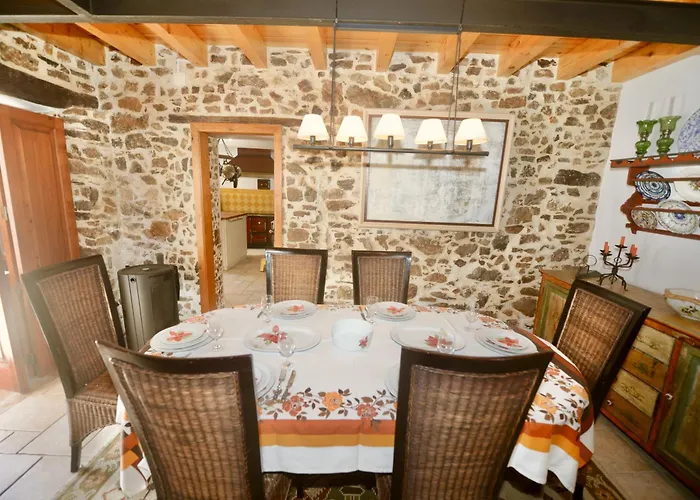 Riverside - Lovely River-view 3 Bedroom House 別荘 *