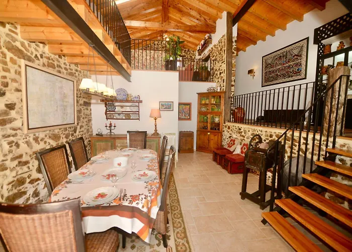 Riverside - Lovely River-view 3 Bedroom House *