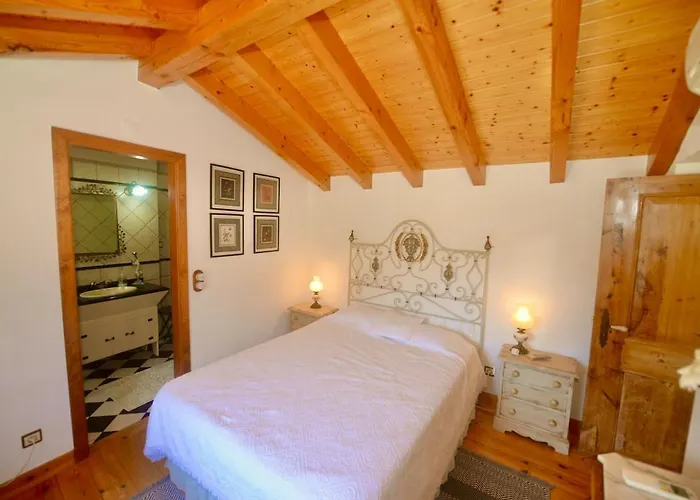 別荘 Riverside - Lovely River-view 3 Bedroom House ドルネス