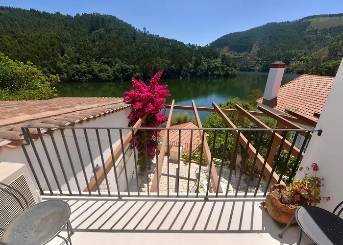 Riverside - Lovely River-view 3 Bedroom House *