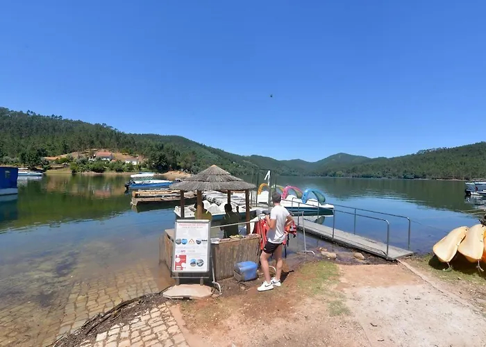 Riverside - Lovely River-view 3 Bedroom House * ドルネス