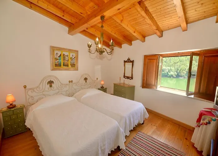 Riverside - Lovely River-view 3 Bedroom House