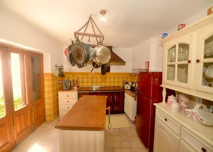 Riverside - Lovely River-view 3 Bedroom House 別荘 *