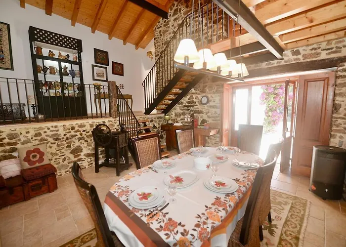 Riverside - Lovely River-view 3 Bedroom House *