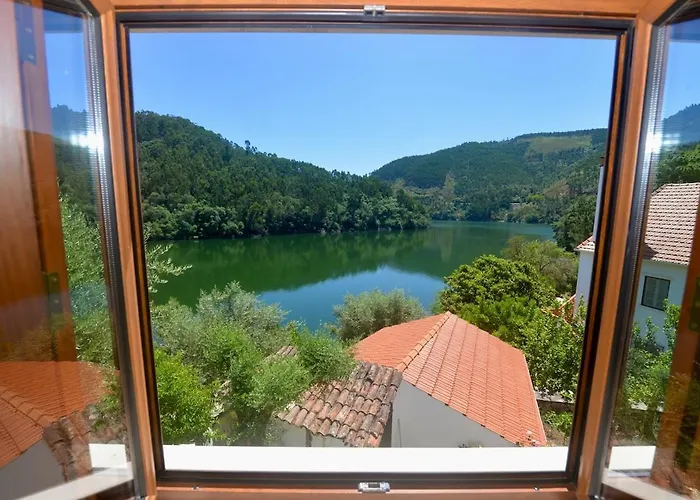 Riverside - Lovely River-view 3 Bedroom House *