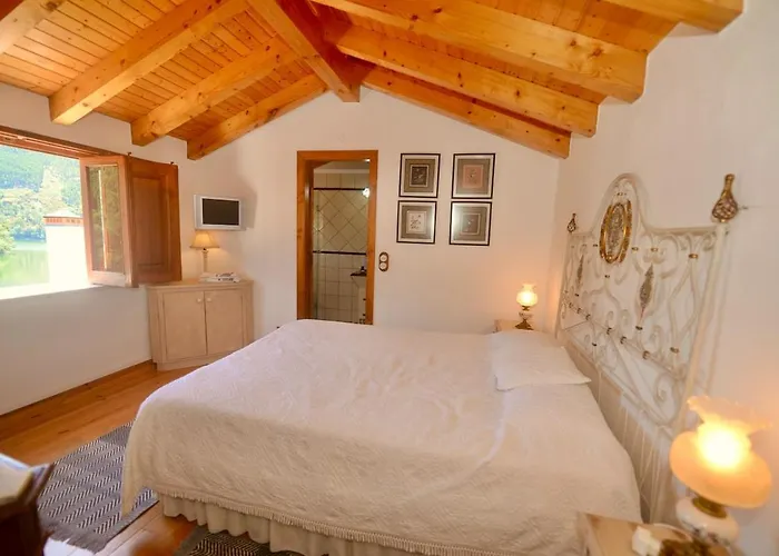 Riverside - Lovely River-view 3 Bedroom House 別荘