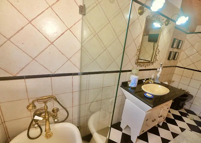 Riverside - Lovely River-view 3 Bedroom House