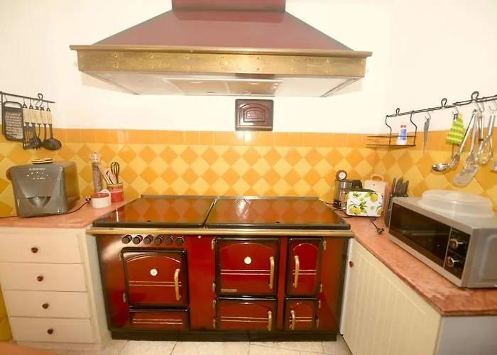 別荘 Riverside - Lovely River-view 3 Bedroom House ドルネス