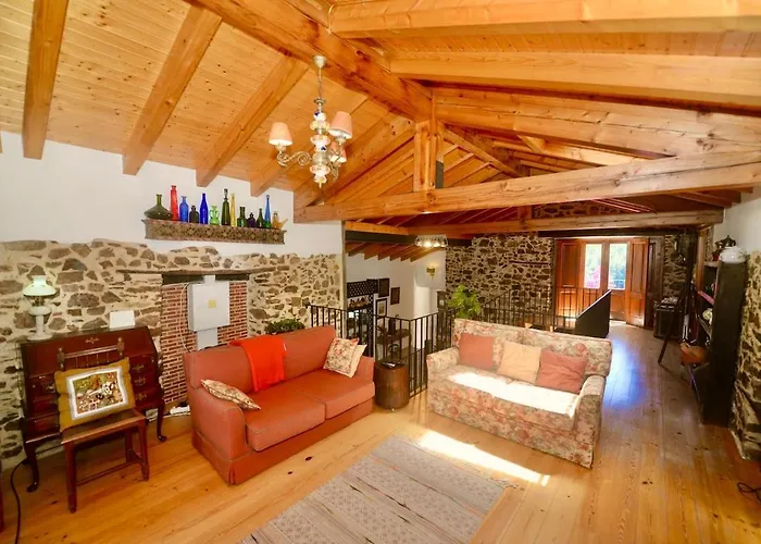 Riverside - Lovely River-view 3 Bedroom House *